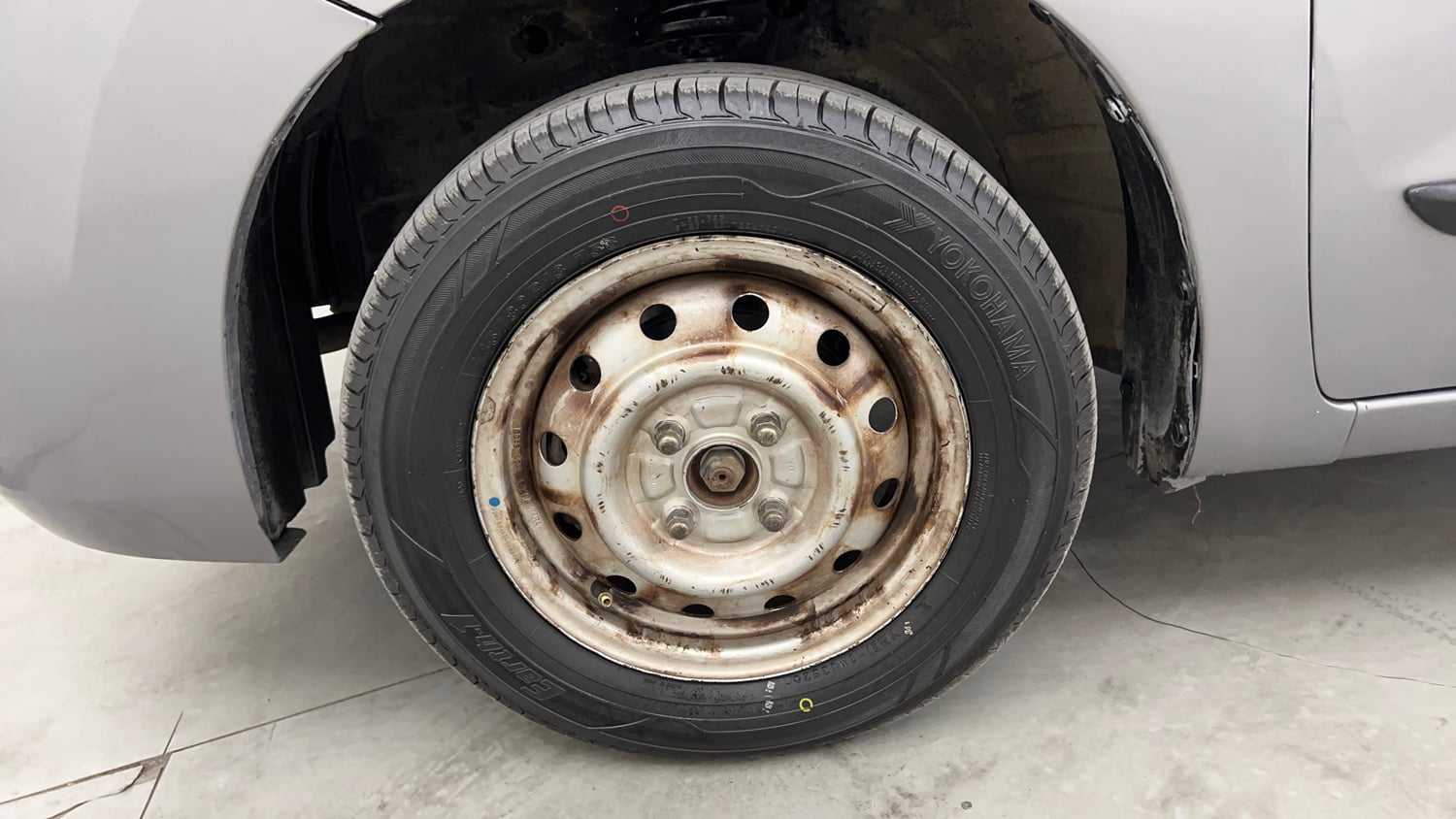 Used 2013 Maruti Suzuki Wagon R LXI CNG Cng Manual tyres LEFT FRONT TYRE RIM VIEW