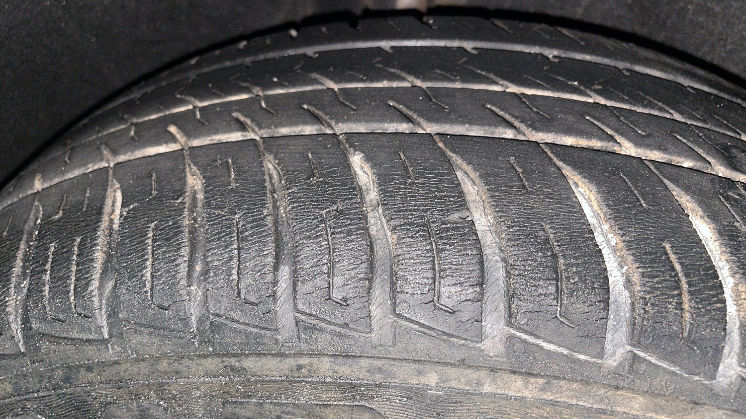 Used 2014 Ford EcoSport Titanium 1.5 TDCi Diesel Manual tyres RIGHT REAR TYRE TREAD VIEW