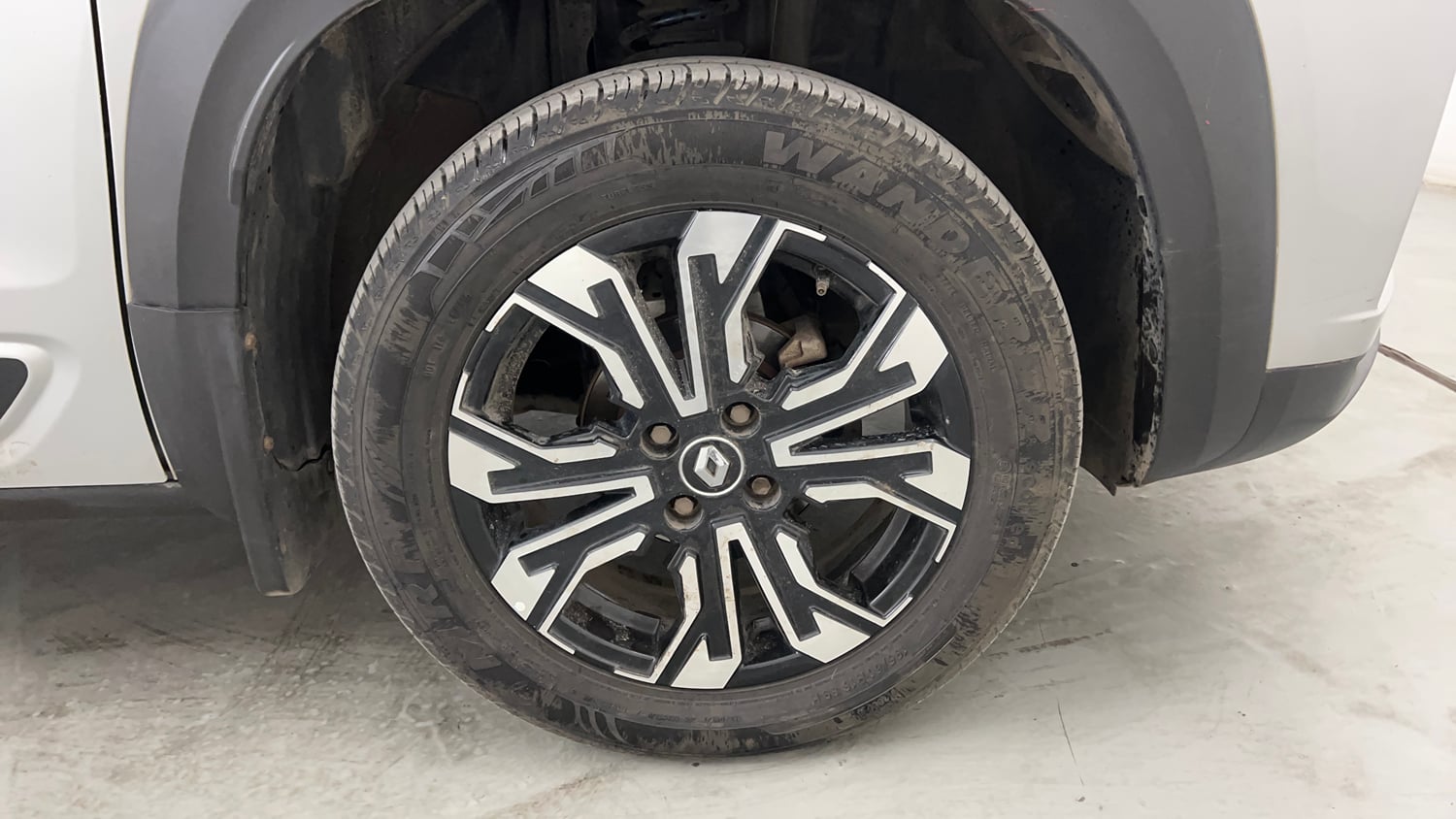 Used 2021 Renault Kiger RXZ MT Petrol Manual tyres RIGHT FRONT TYRE RIM VIEW
