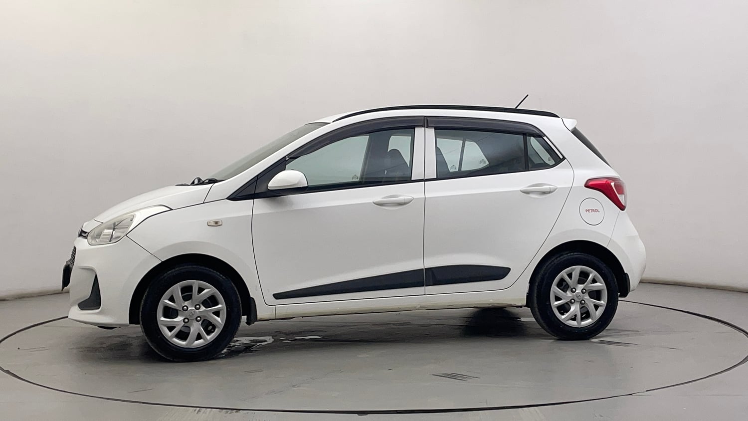 Used 2019 Hyundai Grand i10 Magna 1.2 Kappa VTVT Petrol Manual exterior LEFT SIDE VIEW