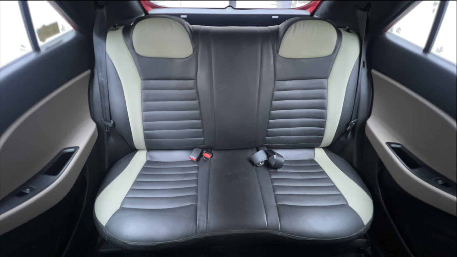 Used 2016 Hyundai Elite i20 Sportz 1.2 Petrol Manual interior REAR SEAT CONDITION VIEW