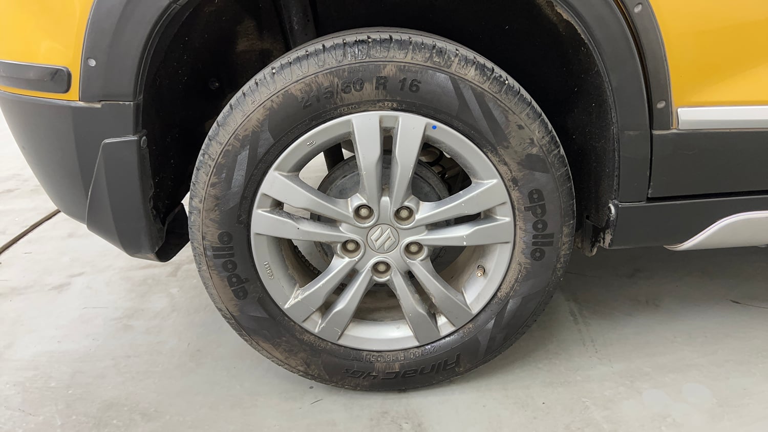 Used 2016 Maruti Suzuki Vitara Brezza ZDi+ Dual Tone Diesel Manual tyres RIGHT REAR TYRE RIM VIEW
