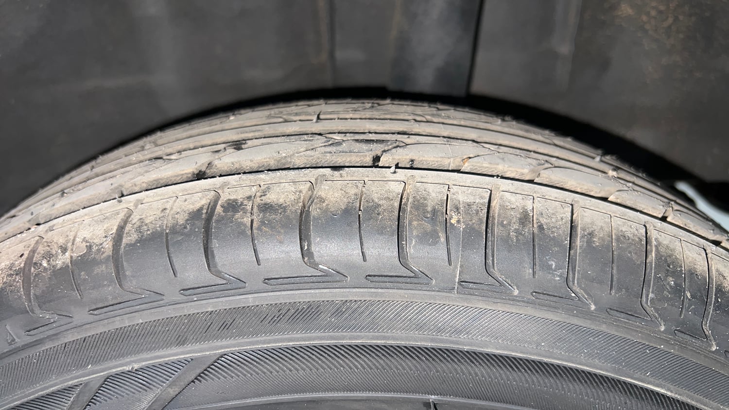 Used 2016 Renault Kwid RXL Petrol Manual tyres LEFT REAR TYRE TREAD VIEW