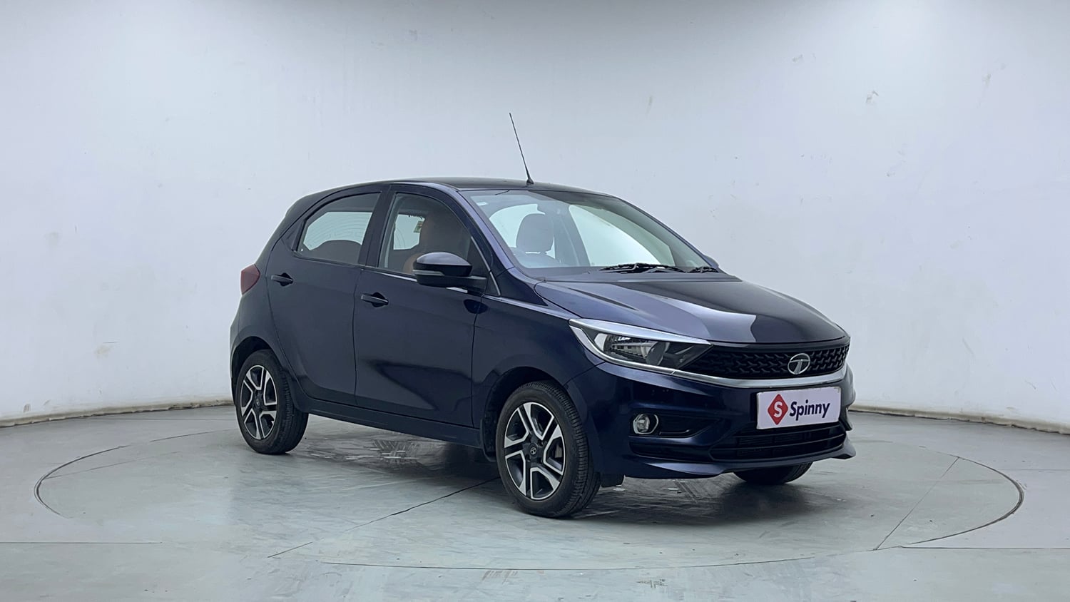 Used 2021 Tata Tiago XZ Plus Petrol Manual exterior RIGHT FRONT CORNER VIEW