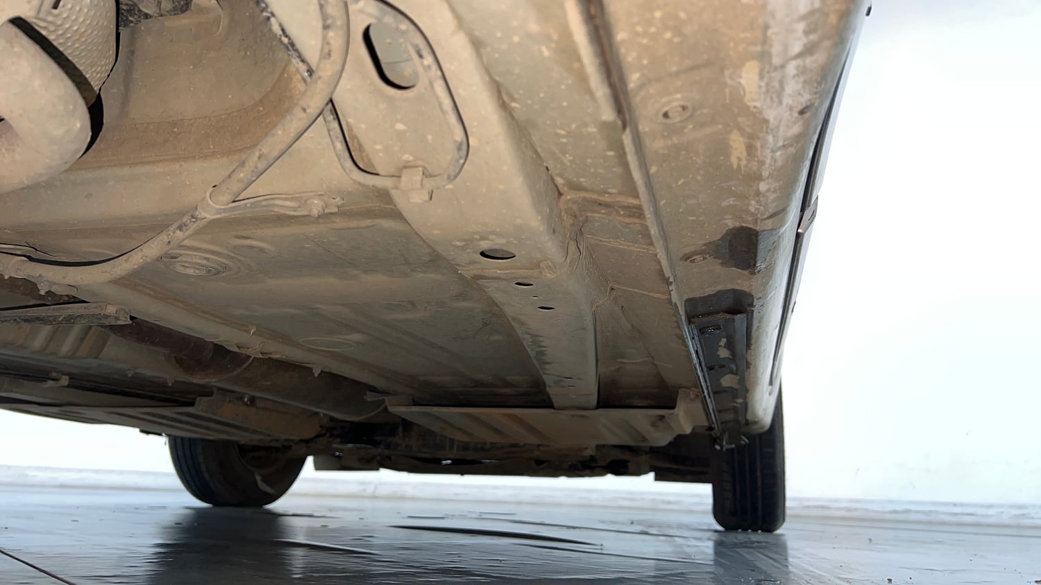 Used 2023 Maruti Suzuki Swift VXi Petrol Manual extra REAR RIGHT UNDERBODY VIEW
