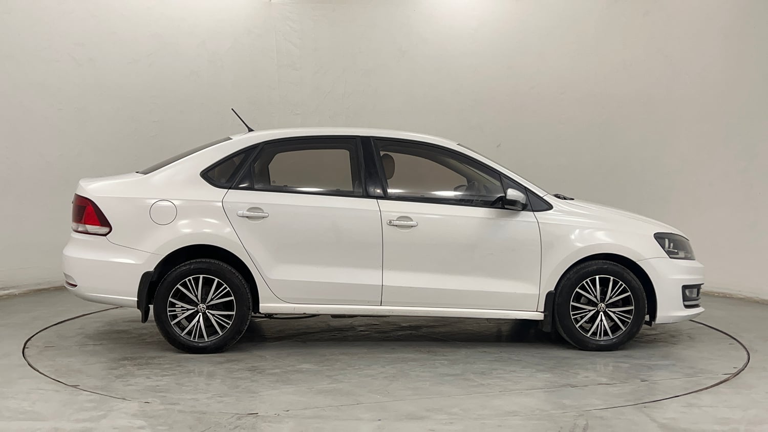 Used 2019 Volkswagen Vento Highline 1.5 (D) Diesel Manual exterior RIGHT SIDE VIEW
