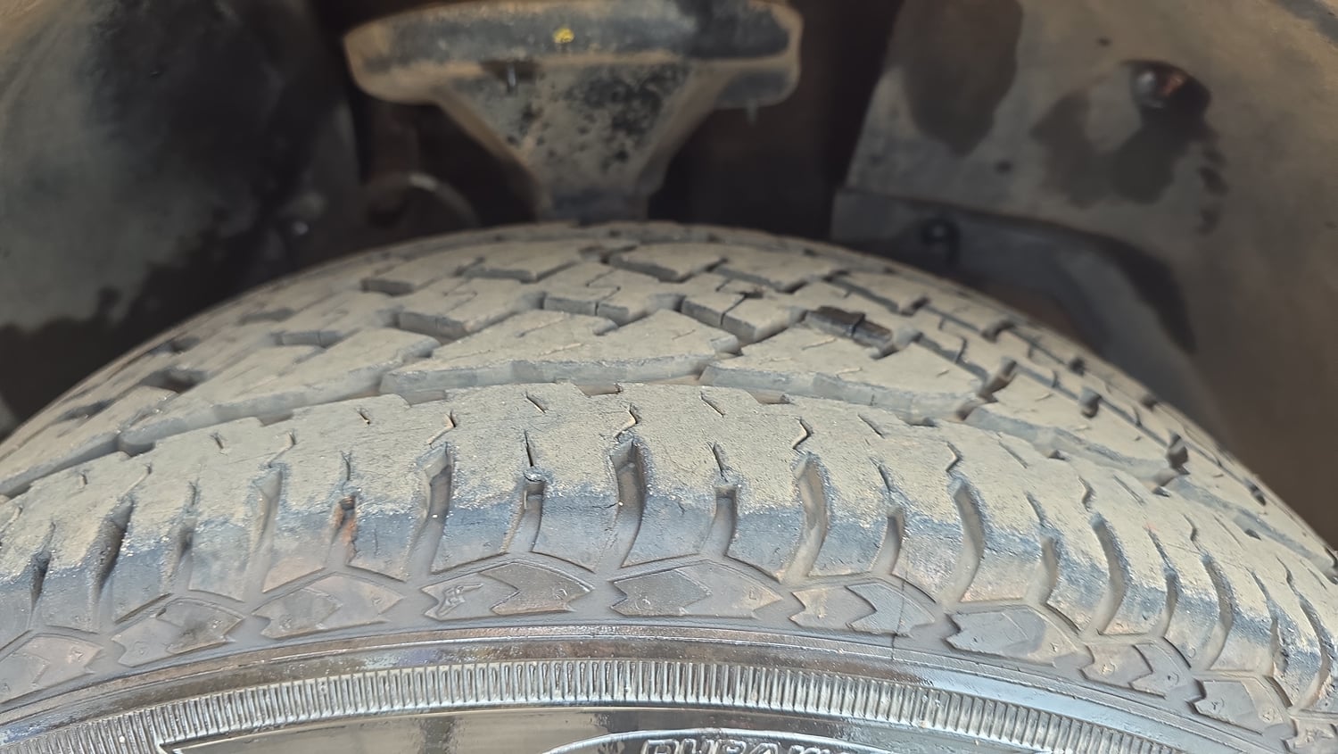 Used 2017 Mahindra XUV500 W4 Diesel Manual tyres RIGHT FRONT TYRE TREAD VIEW