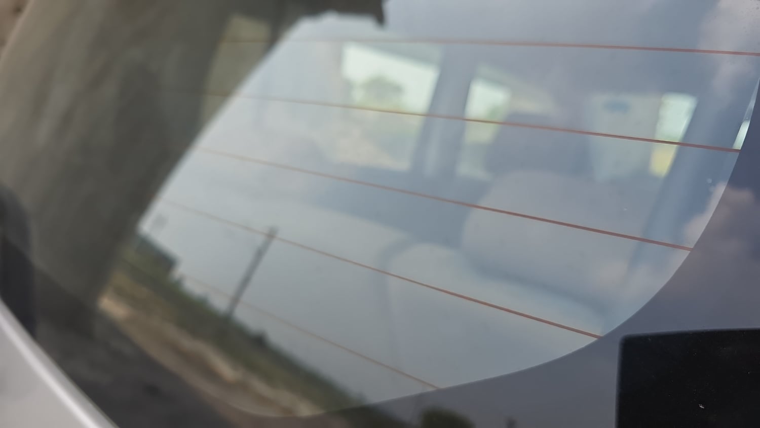 Used 2015 Maruti Suzuki Wagon R VXI Petrol Manual top_features Rear defogger