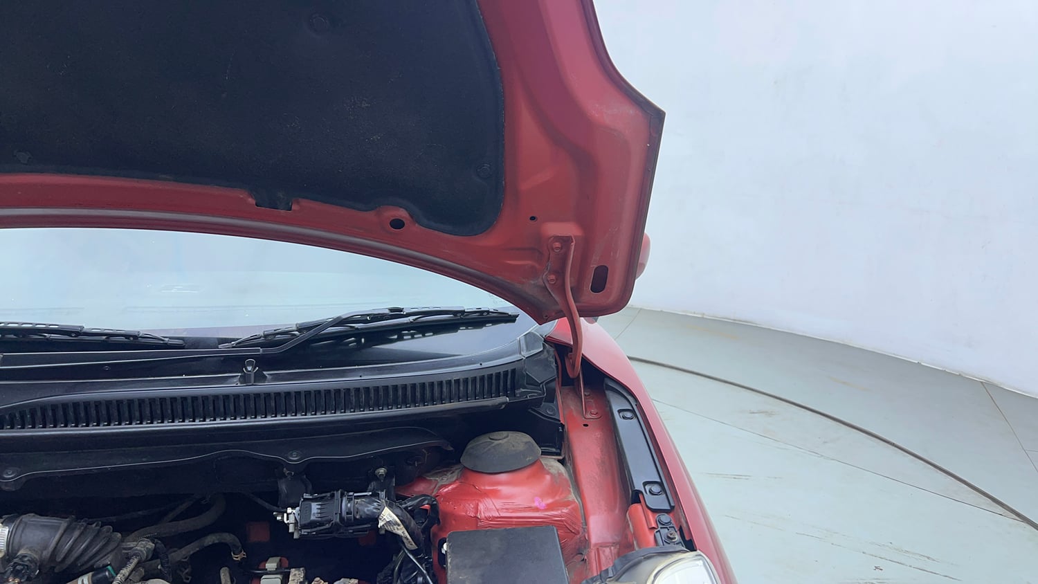 Used 2021 Maruti Suzuki Baleno Sigma Petrol Manual engine ENGINE LEFT SIDE HINGE & APRON VIEW
