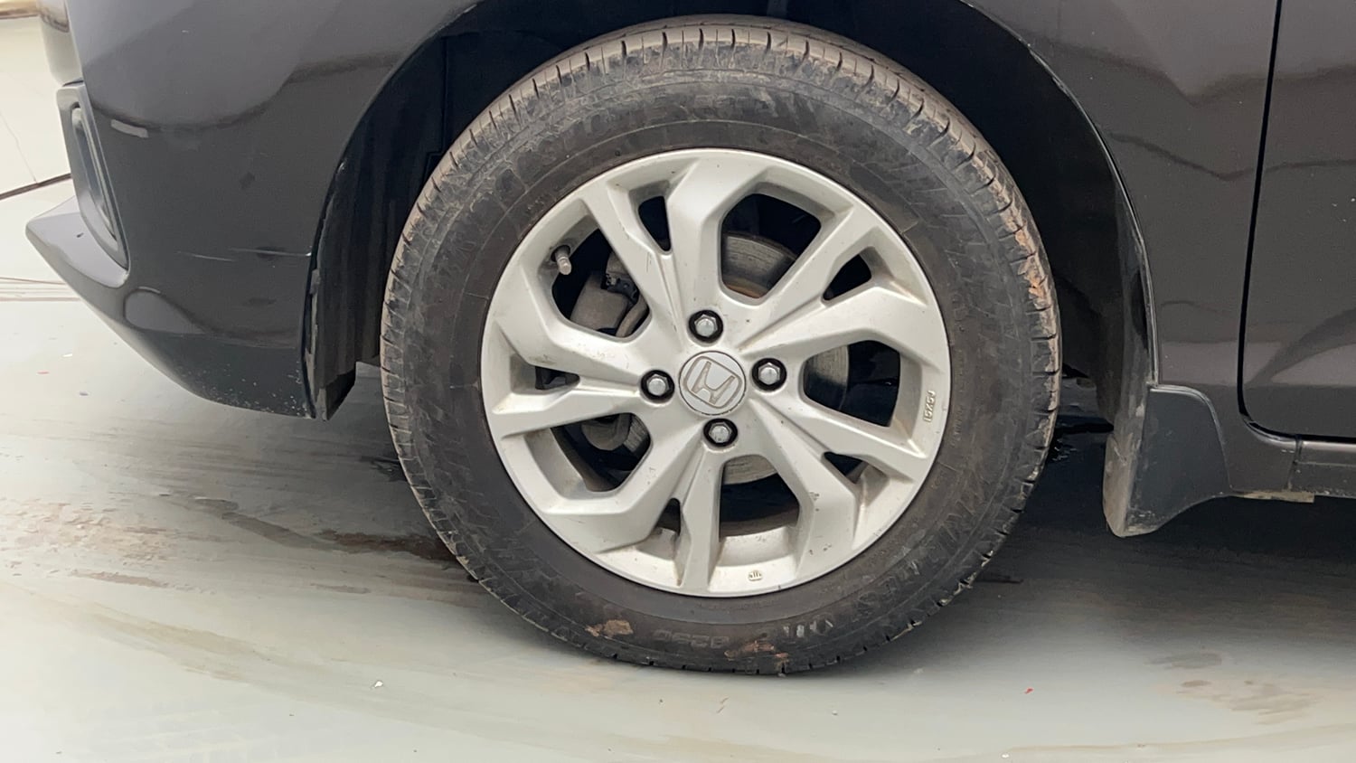 Used 2018 Honda Amaze 1.2 VX MT Petrol Petrol Manual tyres LEFT FRONT TYRE RIM VIEW