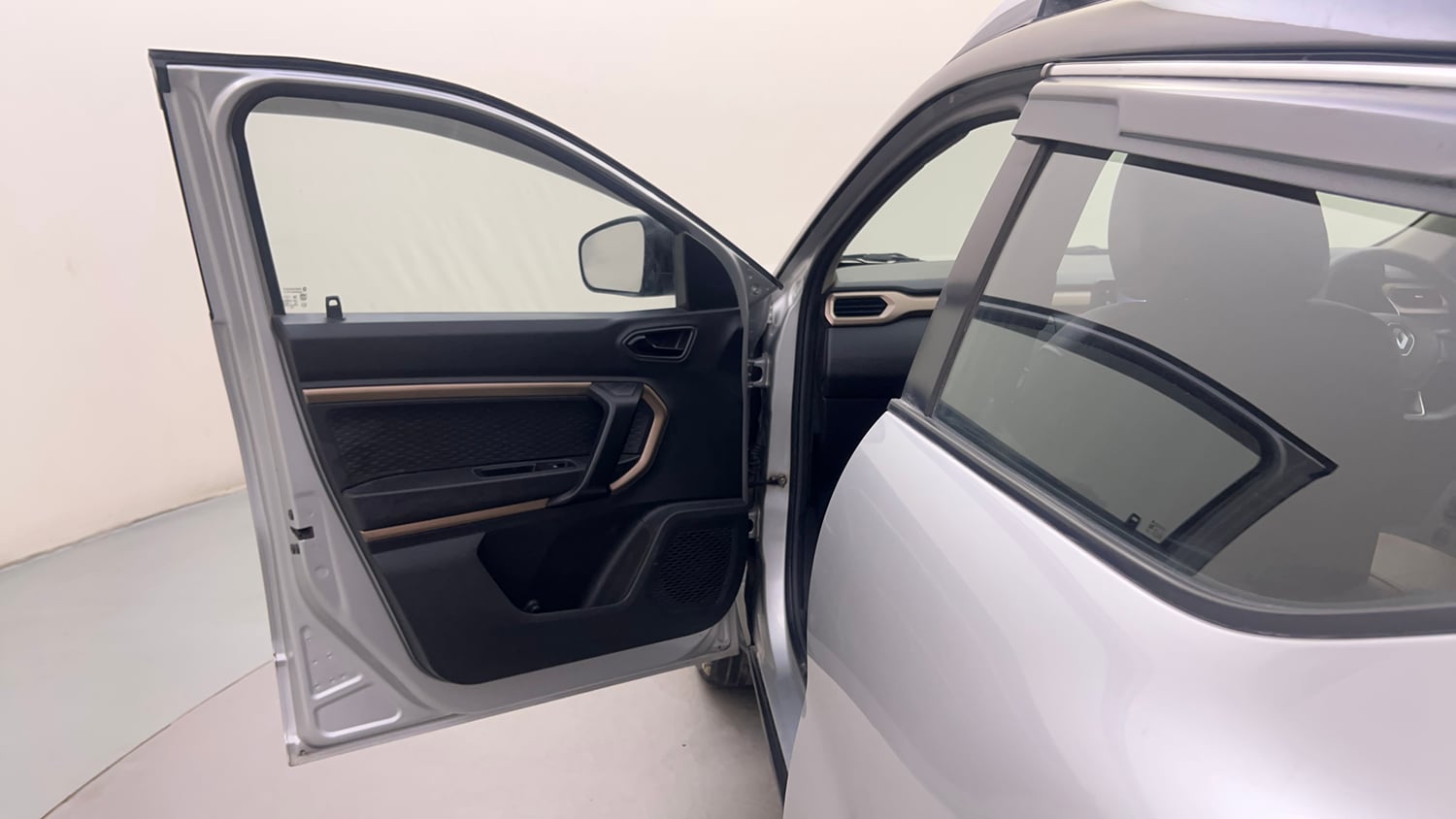 Used 2021 Renault Kiger RXT 1.0 Turbo MT Dual Tone Petrol Manual interior LEFT FRONT DOOR OPEN VIEW