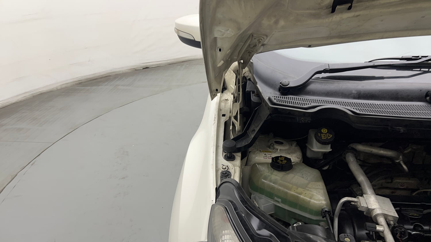 Used 2016 Ford EcoSport Trend 1.5L Ti-VCT Petrol Manual engine ENGINE RIGHT SIDE HINGE & APRON VIEW
