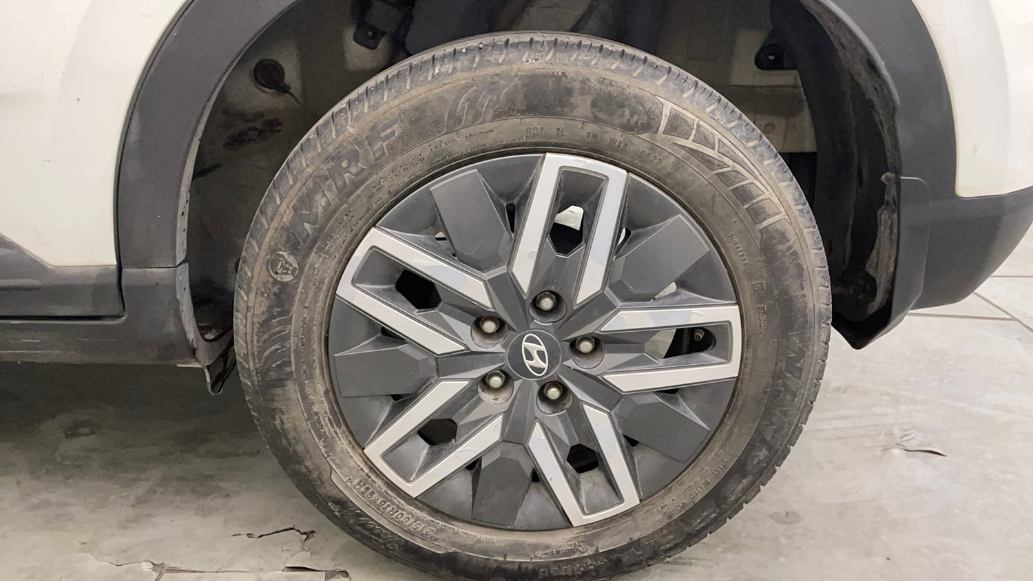 Used 2022 Hyundai Venue SX 1.5 CRDi Diesel Manual tyres LEFT REAR TYRE RIM VIEW