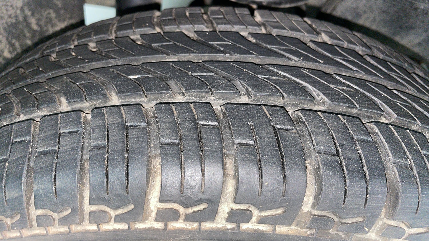Used 2016 Tata Nano Twist XTA Petrol Automatic tyres RIGHT REAR TYRE TREAD VIEW