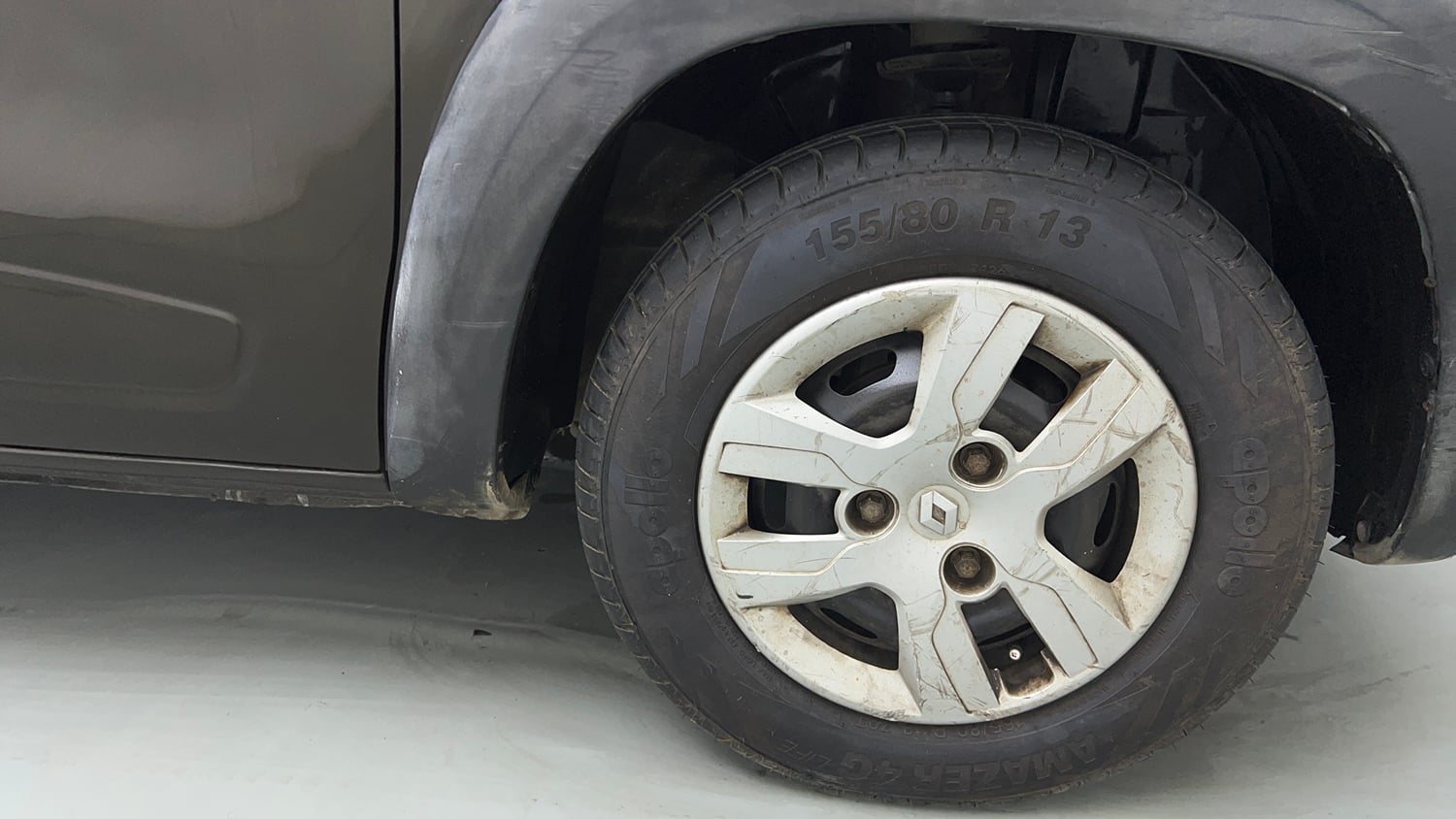 Used 2016 Renault Kwid RXT Petrol Manual tyres RIGHT FRONT TYRE RIM VIEW