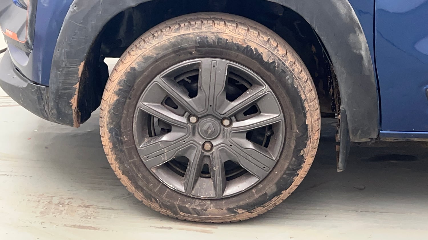 Used 2021 Renault Kwid CLIMBER 1.0 Opt Petrol Manual tyres LEFT FRONT TYRE RIM VIEW