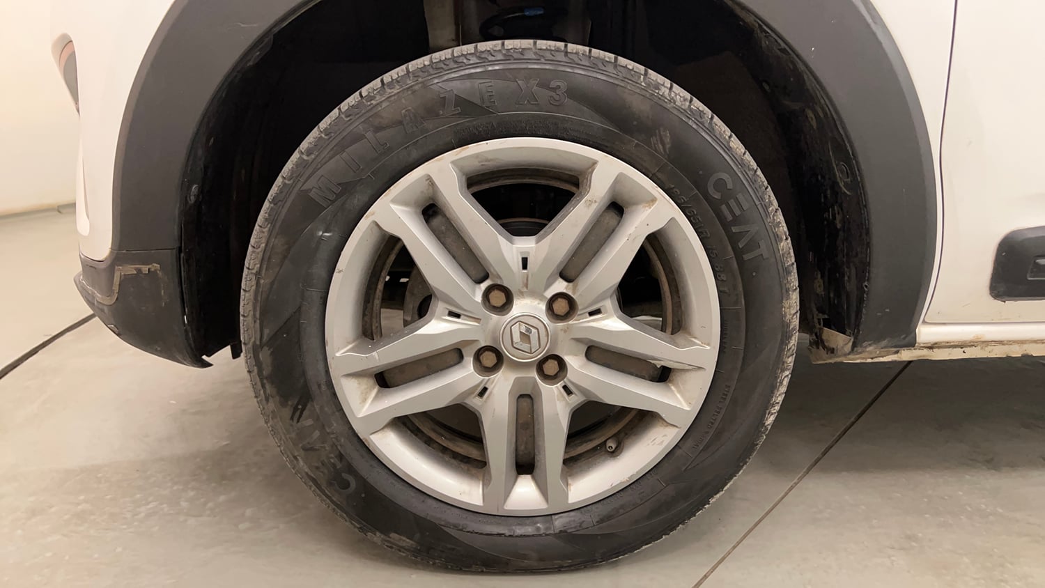 Used 2022 Renault Triber RXZ Petrol Manual tyres LEFT FRONT TYRE RIM VIEW