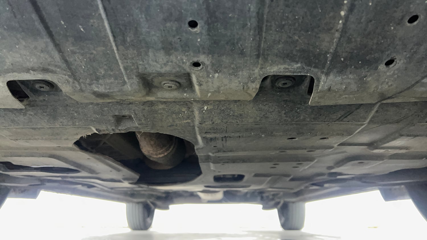Used 2021 Mahindra XUV 300 W6 1.2 Petrol Petrol Manual extra FRONT LEFT UNDERBODY VIEW