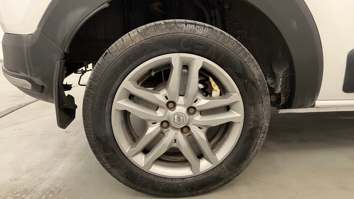 Used 2022 Renault Triber RXZ Petrol Manual tyres RIGHT REAR TYRE RIM VIEW