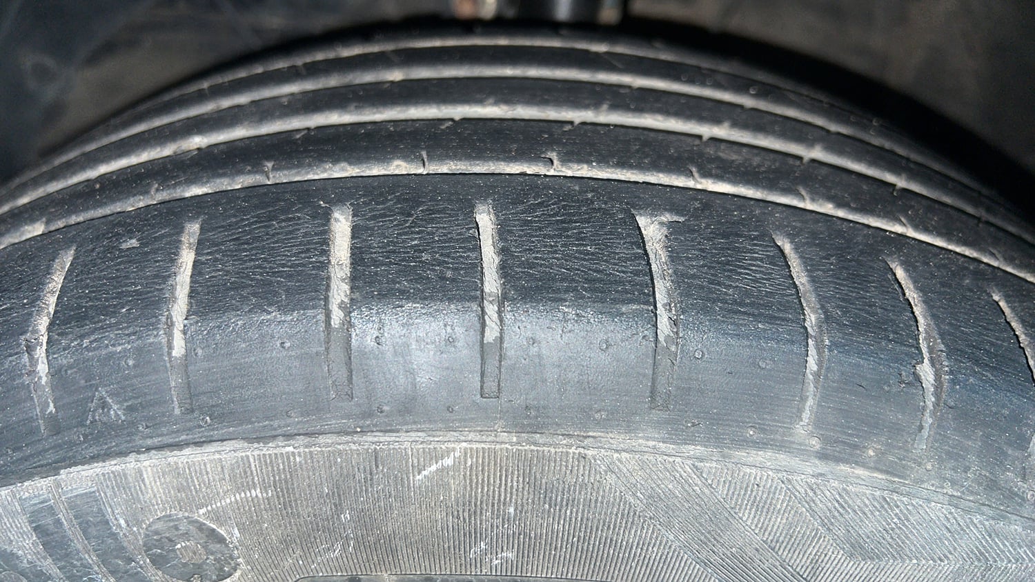 Used 2020 Toyota Glanza G Petrol Manual tyres LEFT FRONT TYRE TREAD VIEW