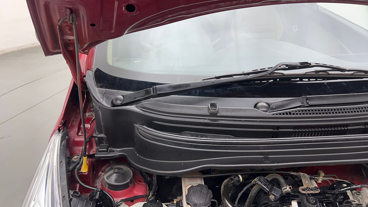 Used 2016 Hyundai Eon D-Lite + Petrol Manual engine ENGINE RIGHT SIDE HINGE & APRON VIEW