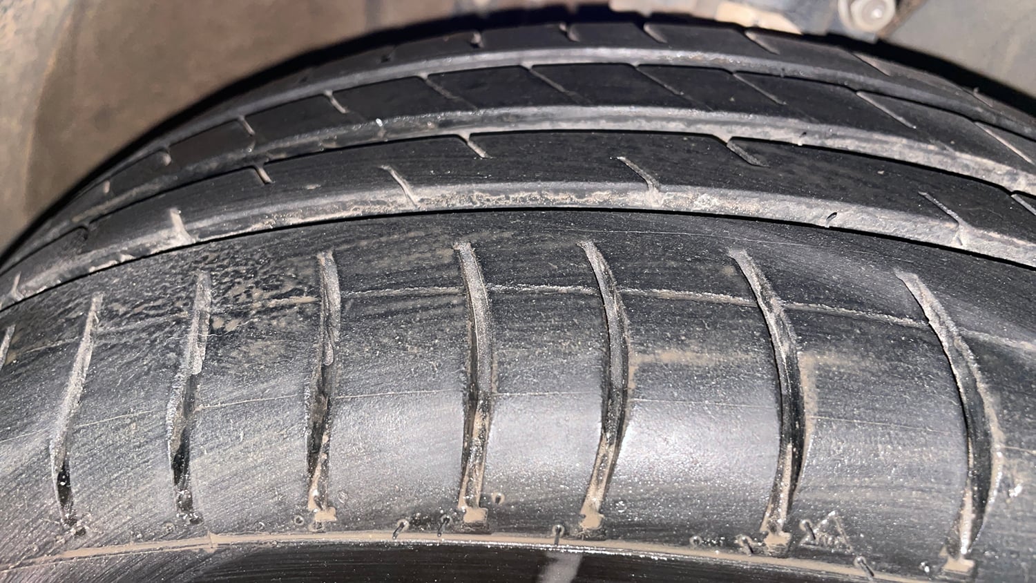 Used 2014 Volkswagen Polo Comfortline 1.2L (P) Petrol Manual tyres RIGHT FRONT TYRE TREAD VIEW