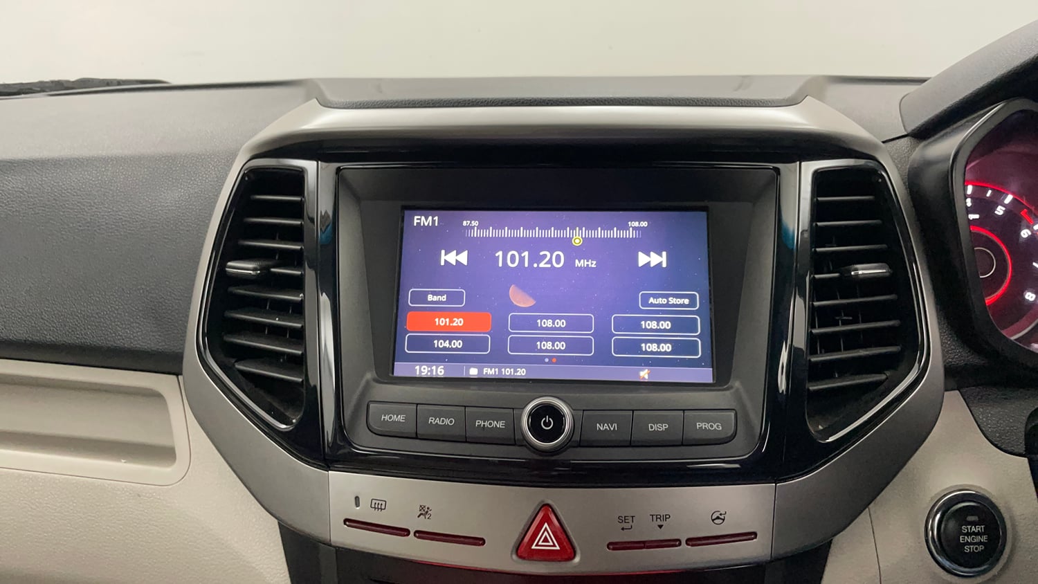 Used 2021 Mahindra XUV 300 W8 1.2 Petrol Petrol Manual interior MUSIC SYSTEM & AC CONTROL VIEW