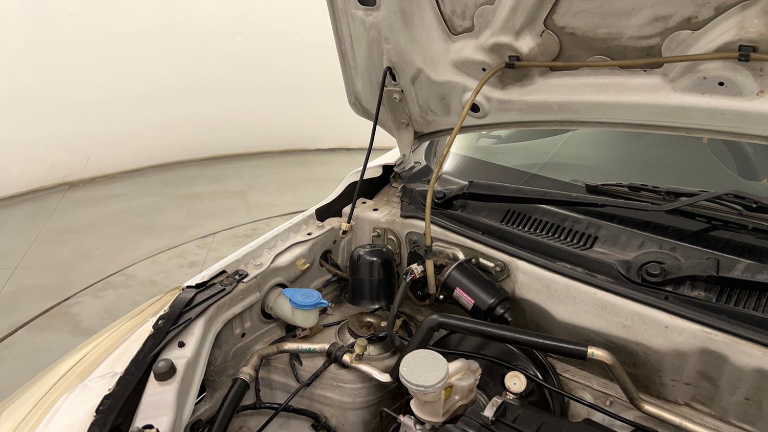 Used 2016 Maruti Suzuki Alto K10 VXi Petrol Manual engine ENGINE RIGHT SIDE HINGE & APRON VIEW