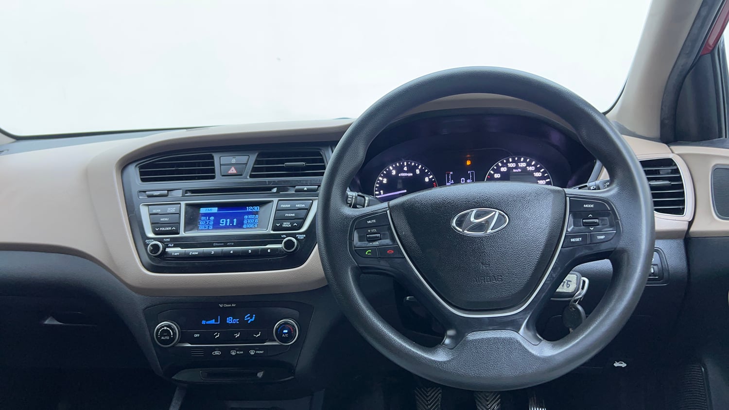 Used 2016 Hyundai Elite i20 Sportz 1.2 Petrol Manual interior STEERING VIEW