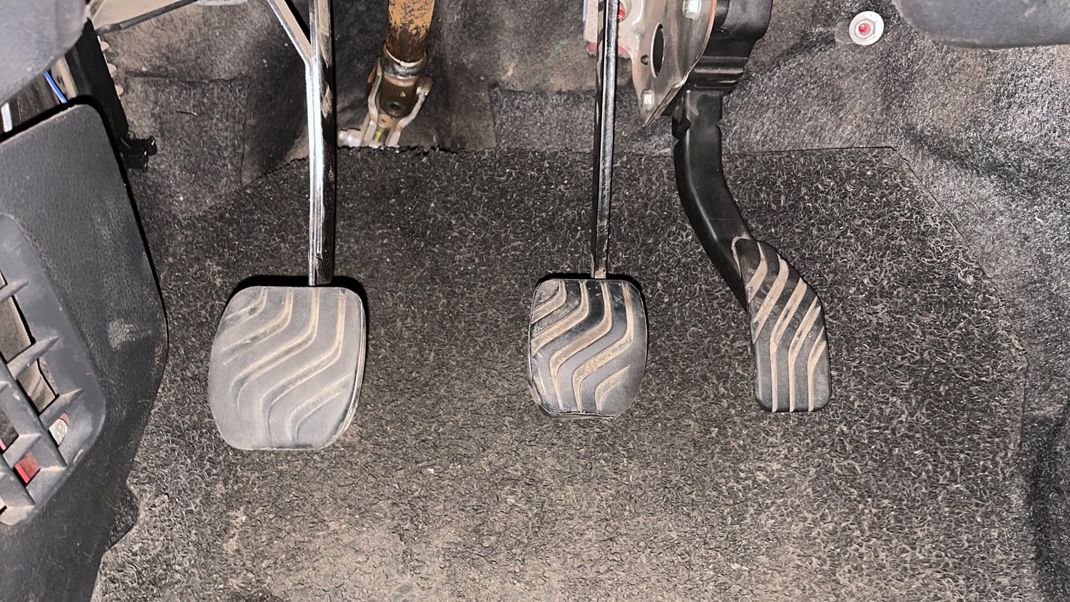 Used 2015 Renault Kwid RXT Petrol Manual interior PEDALS VIEW