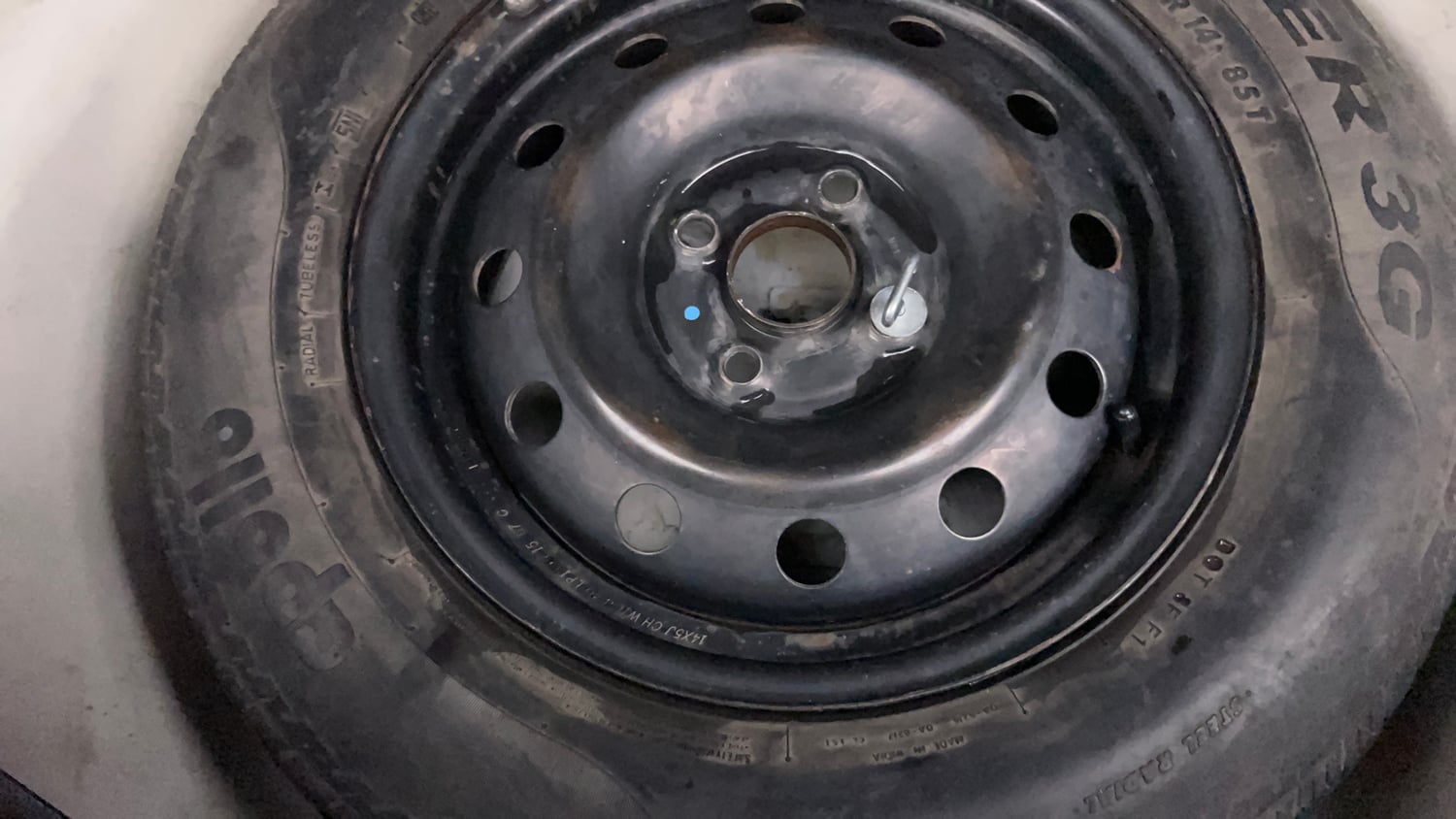 Used 2015 Maruti Suzuki Swift VXi Petrol Manual tyres SPARE TYRE VIEW