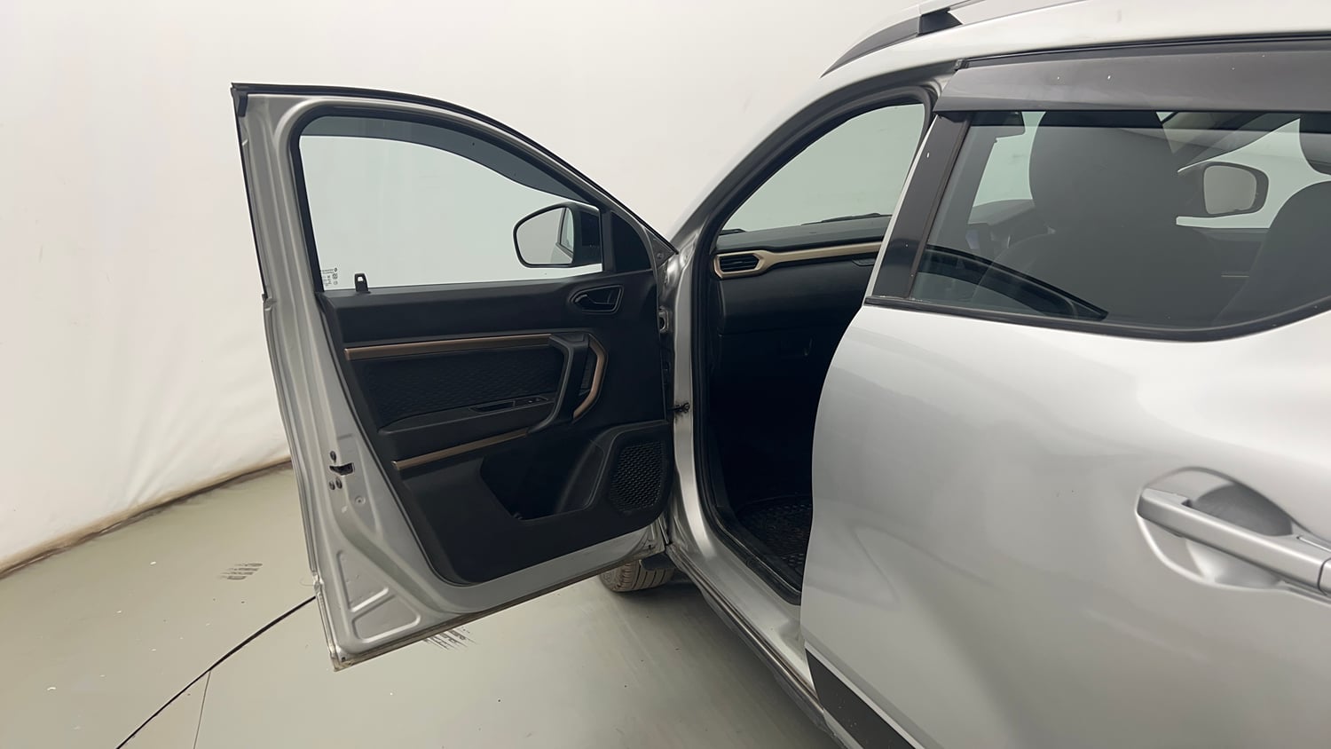 Used 2022 Renault Kiger RXT MT Petrol Manual interior LEFT FRONT DOOR OPEN VIEW