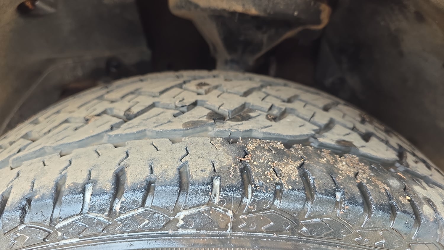 Used 2017 Mahindra XUV500 W4 Diesel Manual tyres LEFT FRONT TYRE TREAD VIEW