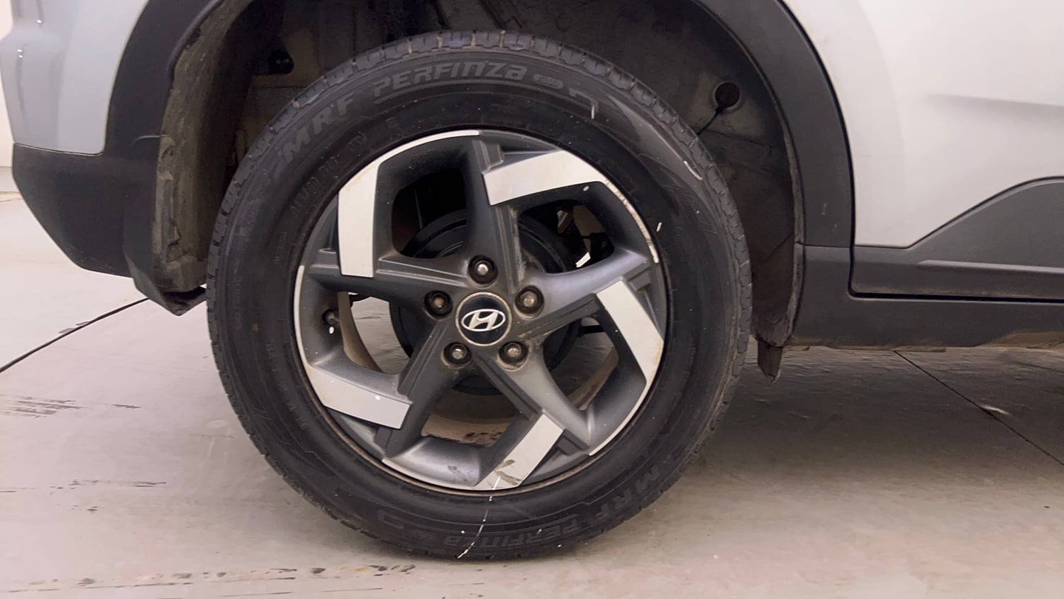 Used 2019 Hyundai Venue SX Plus 1.0 Turbo DCT Petrol Automatic tyres RIGHT REAR TYRE RIM VIEW
