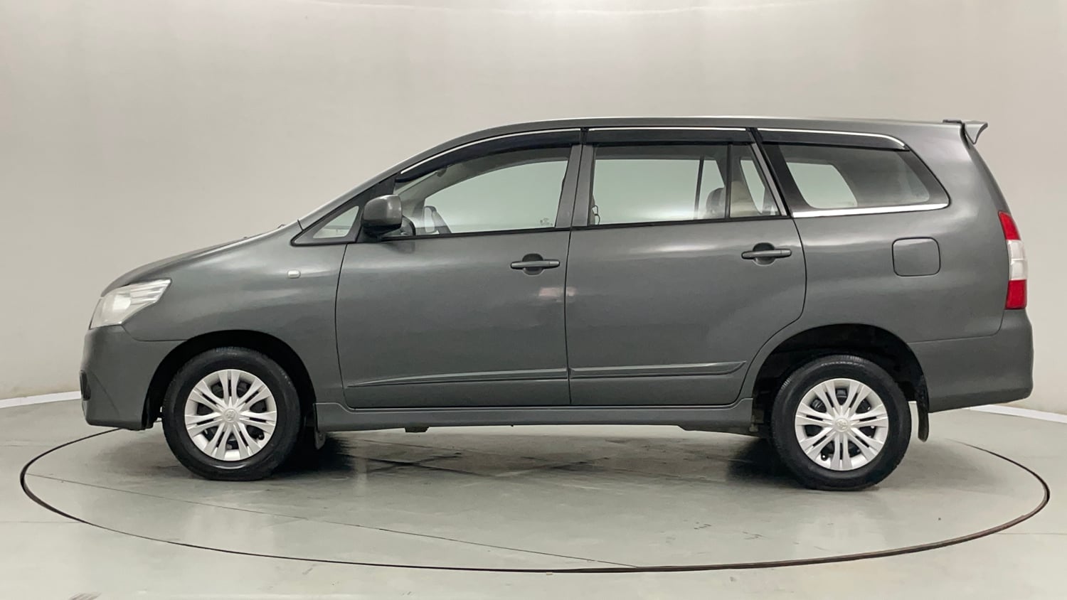 Used 2013 Toyota Innova 2.5 GX 8 STR BS-III Diesel Manual exterior LEFT SIDE VIEW