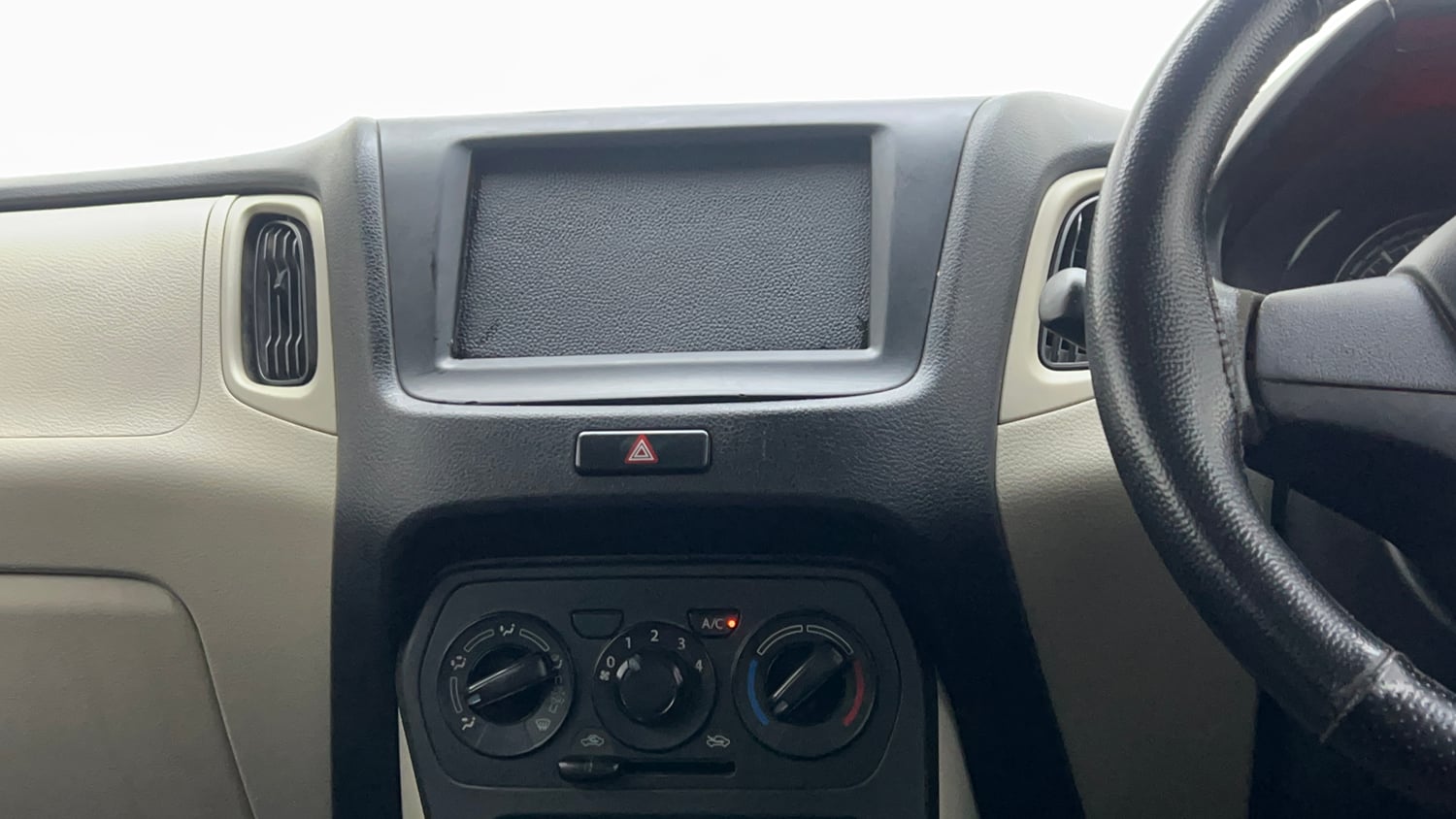 Used 2022 Maruti Suzuki Wagon R LXi (O) 1.0 CNG Cng Manual interior MUSIC SYSTEM & AC CONTROL VIEW