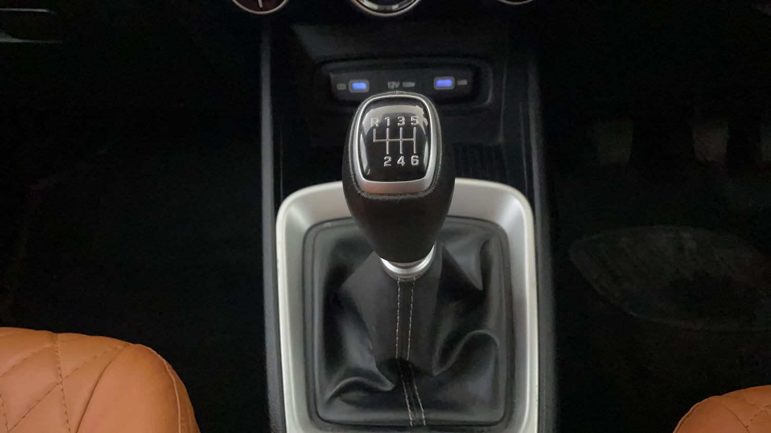 Used 2022 Hyundai Venue SX 1.5 CRDi Diesel Manual interior GEAR  KNOB VIEW