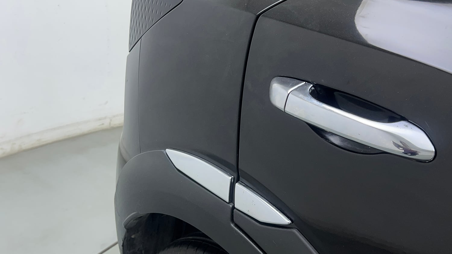 Used 2024 Mahindra XUV 3XO AX5 1.2 Petrol Petrol Manual dents MINOR SCRATCH