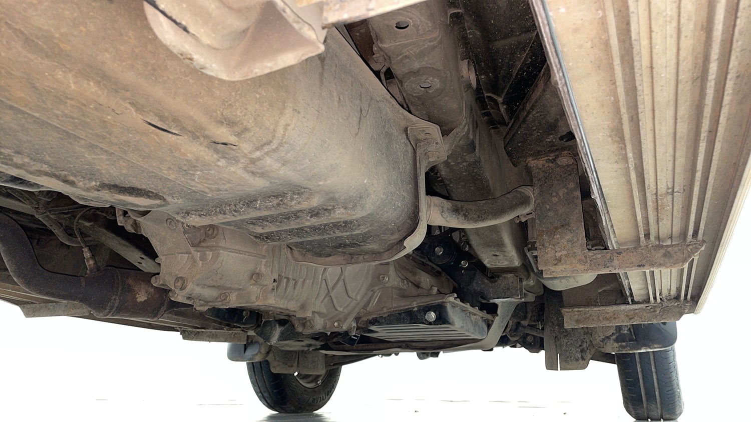 Used 2015 Maruti Suzuki Eeco 5 STR WITH A/C+HTR Petrol Manual extra REAR RIGHT UNDERBODY VIEW