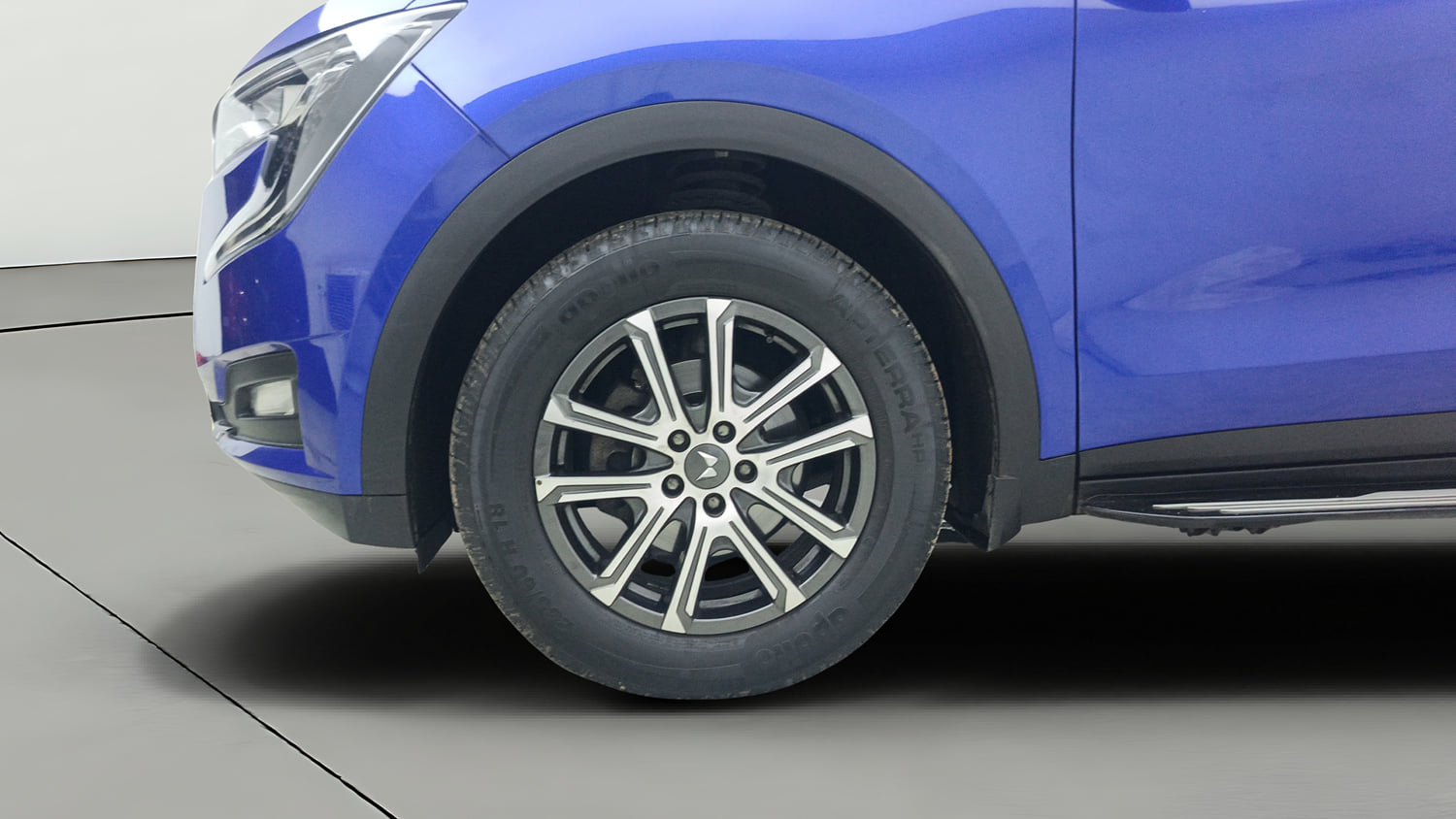 Used 2022 Mahindra XUV700 AX 7 Petrol AT 7 STR Petrol Automatic tyres LEFT FRONT TYRE RIM VIEW