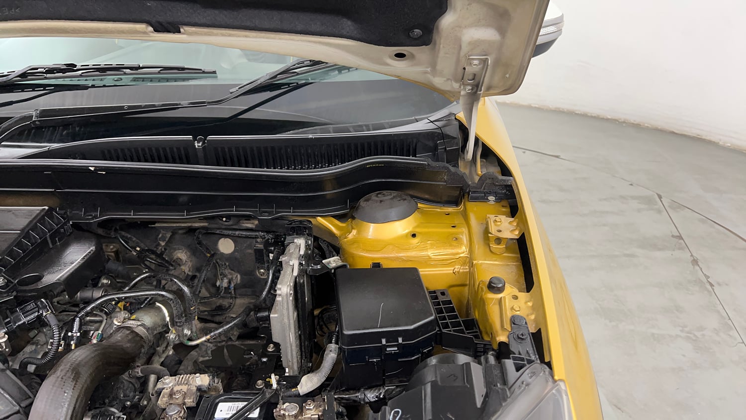 Used 2016 Maruti Suzuki Vitara Brezza ZDi+ Dual Tone Diesel Manual engine ENGINE LEFT SIDE HINGE & APRON VIEW