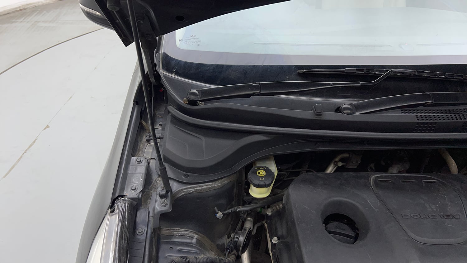 Used 2018 Hyundai Verna SX (O) 1.6 VTVT AT Petrol Automatic engine ENGINE RIGHT SIDE HINGE & APRON VIEW