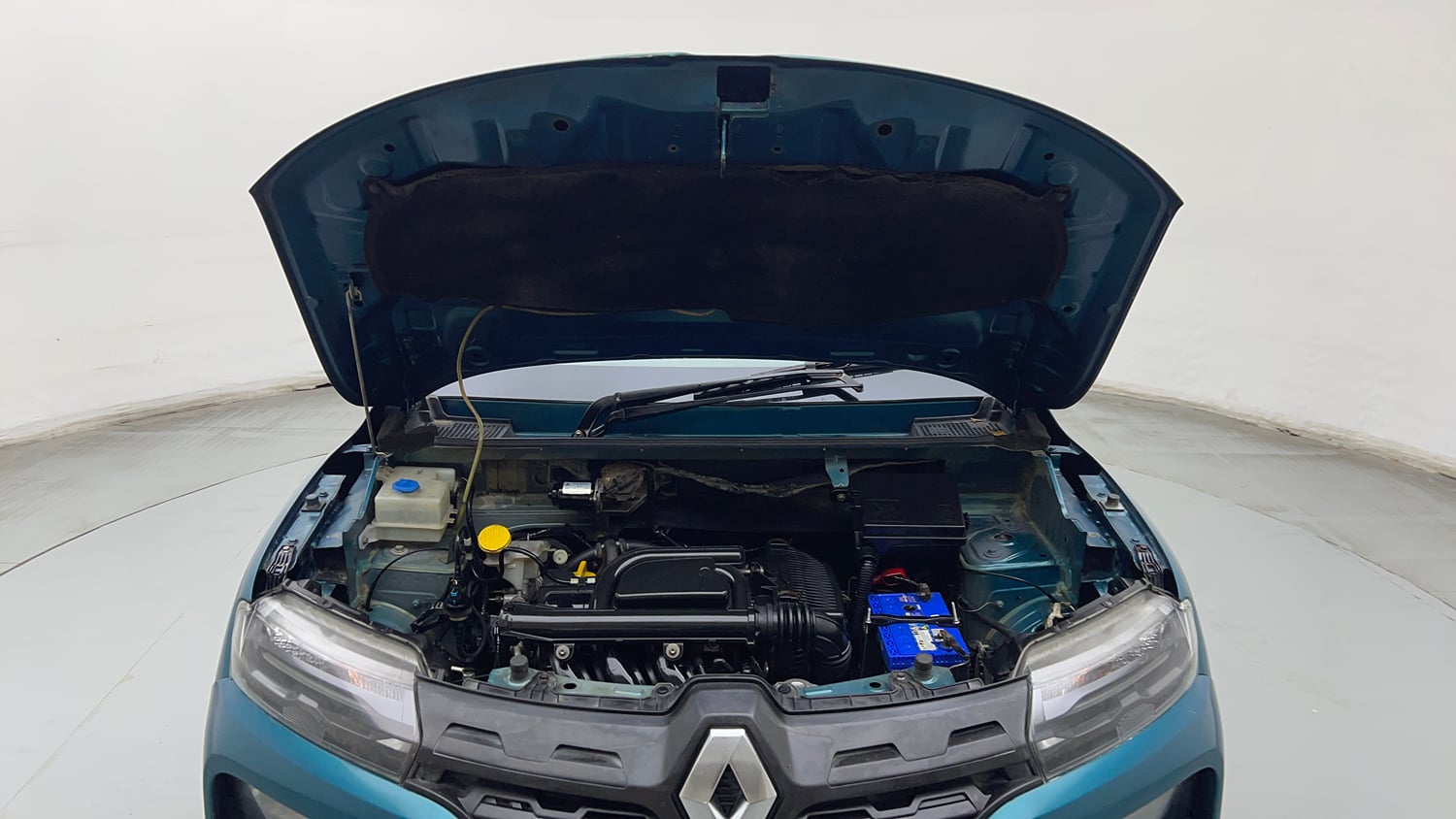 Used 2020 Renault Kwid RXL Petrol Manual engine ENGINE & BONNET OPEN FRONT VIEW