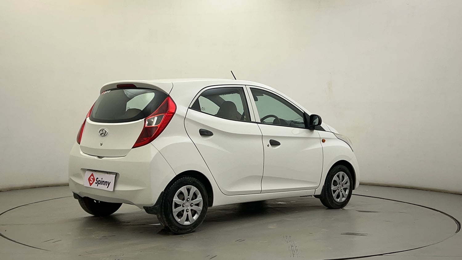 Used 2017 Hyundai Eon Magna + Petrol Manual exterior RIGHT REAR CORNER VIEW