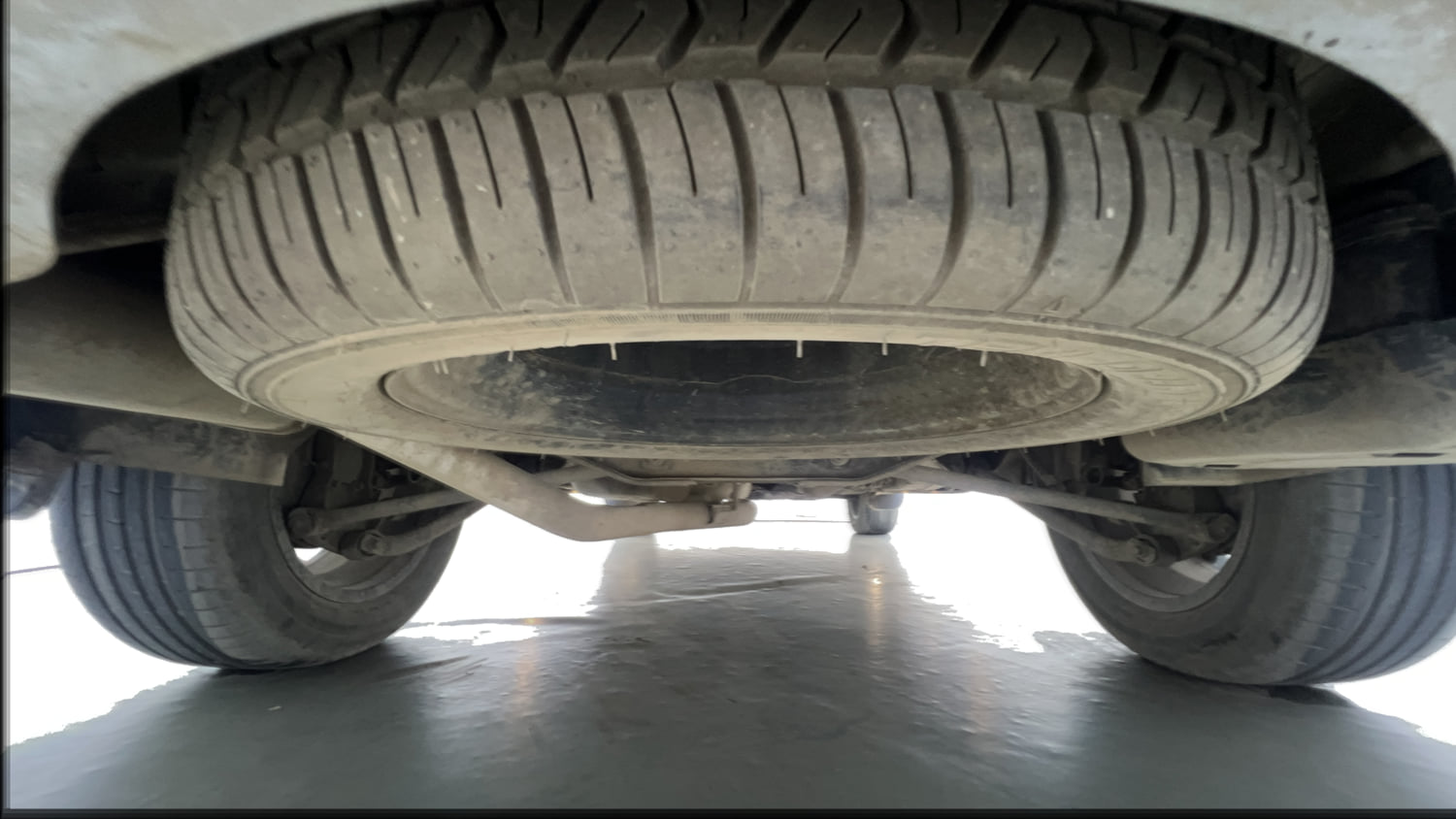 Used 2022 Jeep Meridian Limited (O) 4X2 AT Diesel Automatic tyres SPARE TYRE VIEW