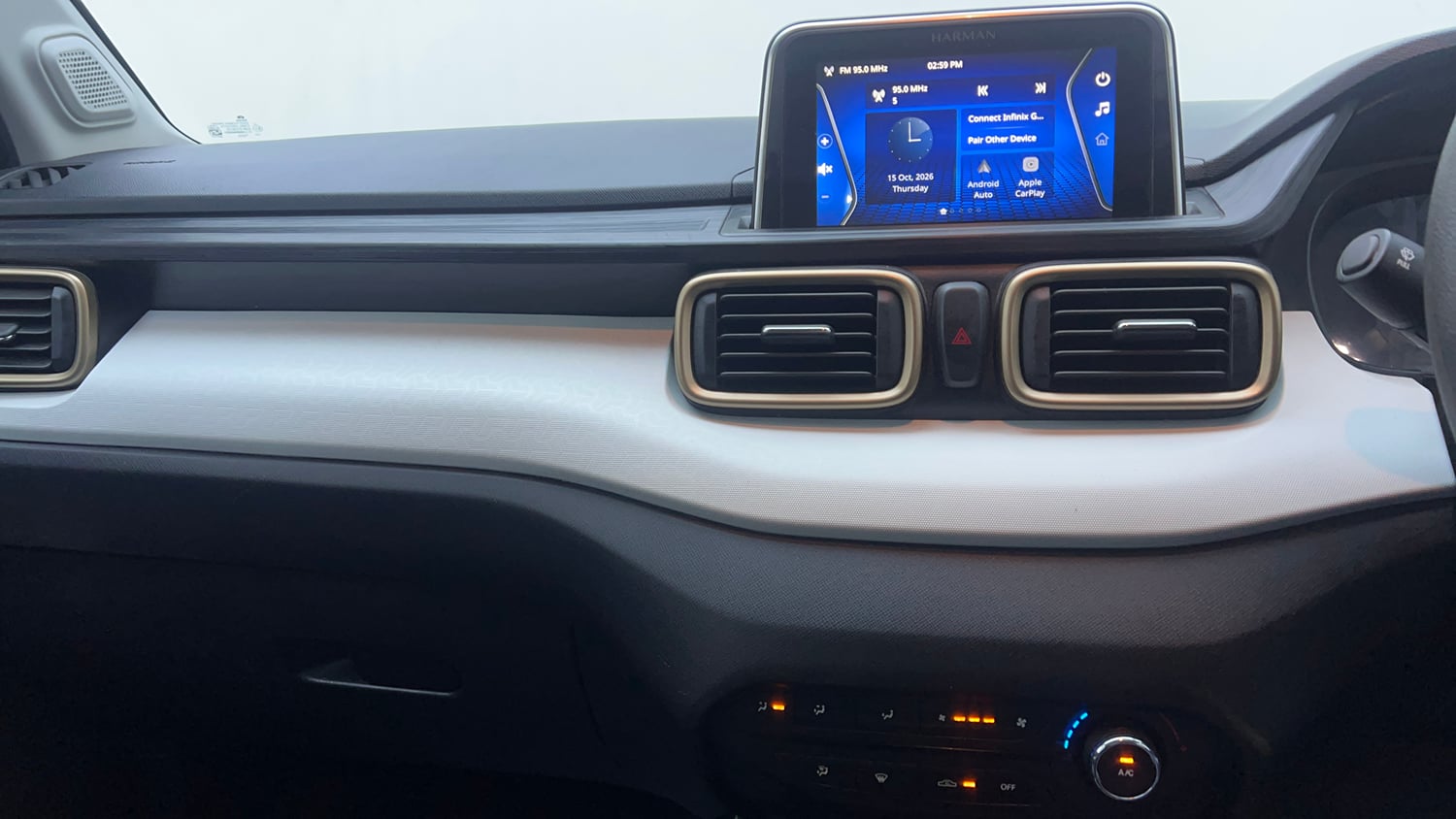 Used 2024 Tata Punch Accomplished iCNG Cng Manual interior MUSIC SYSTEM & AC CONTROL VIEW