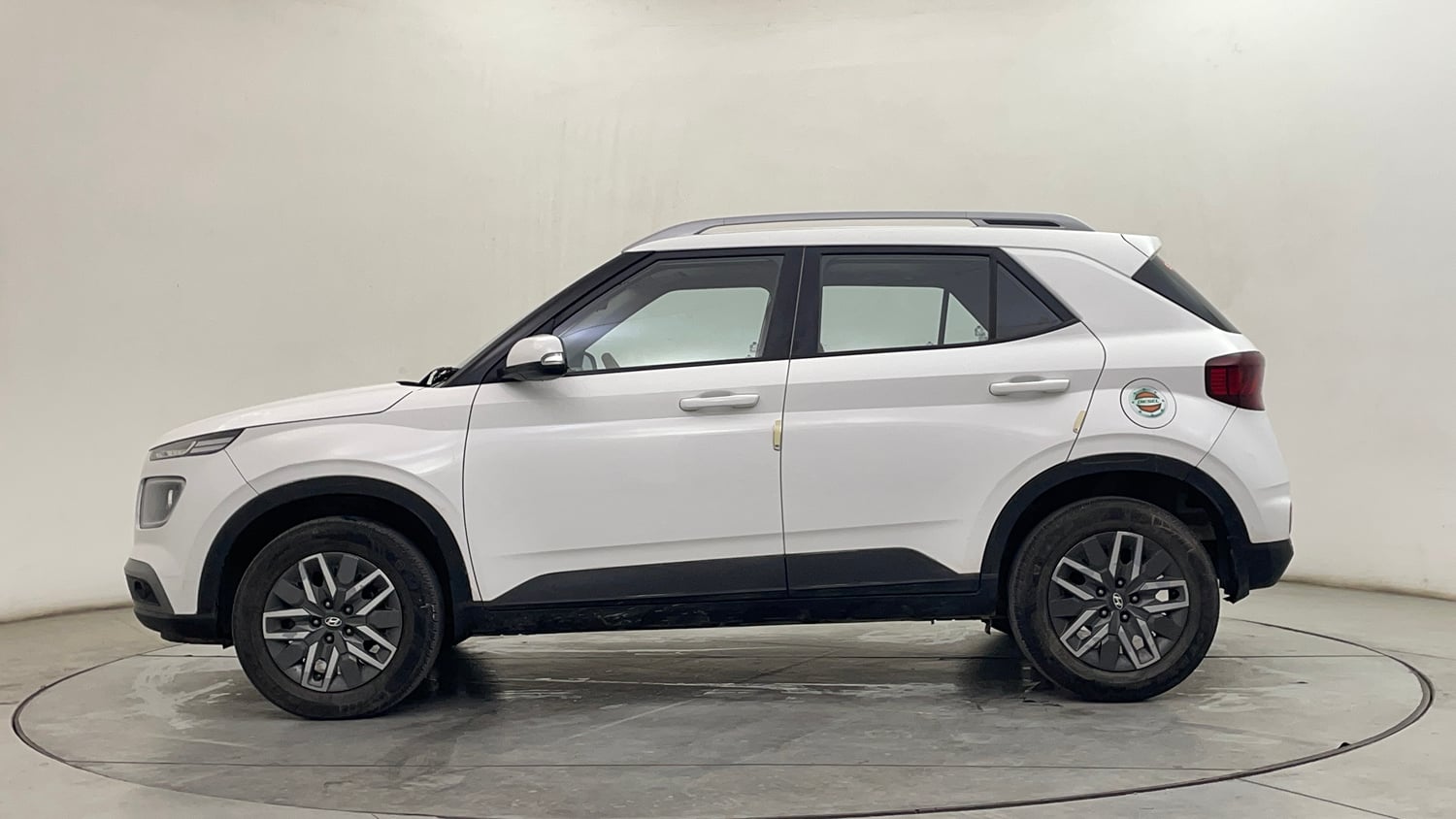 Used 2022 Hyundai Venue SX 1.5 CRDi Diesel Manual exterior LEFT SIDE VIEW