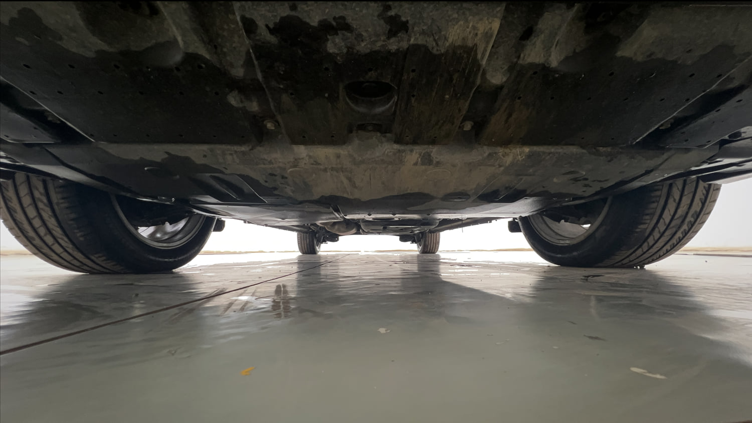 Used 2024 Toyota Innova Hycross ZX Hybrid 7 STR Hybrid Automatic extra FRONT LEFT UNDERBODY VIEW