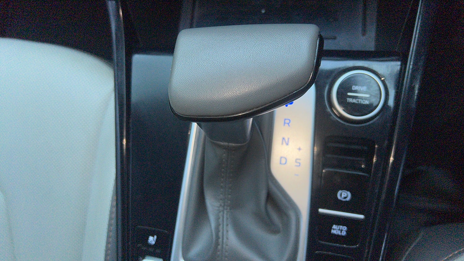 Used 2024 Hyundai Creta 1.5 Turbo Petrol DCT SX(O) Petrol Automatic interior GEAR  KNOB VIEW
