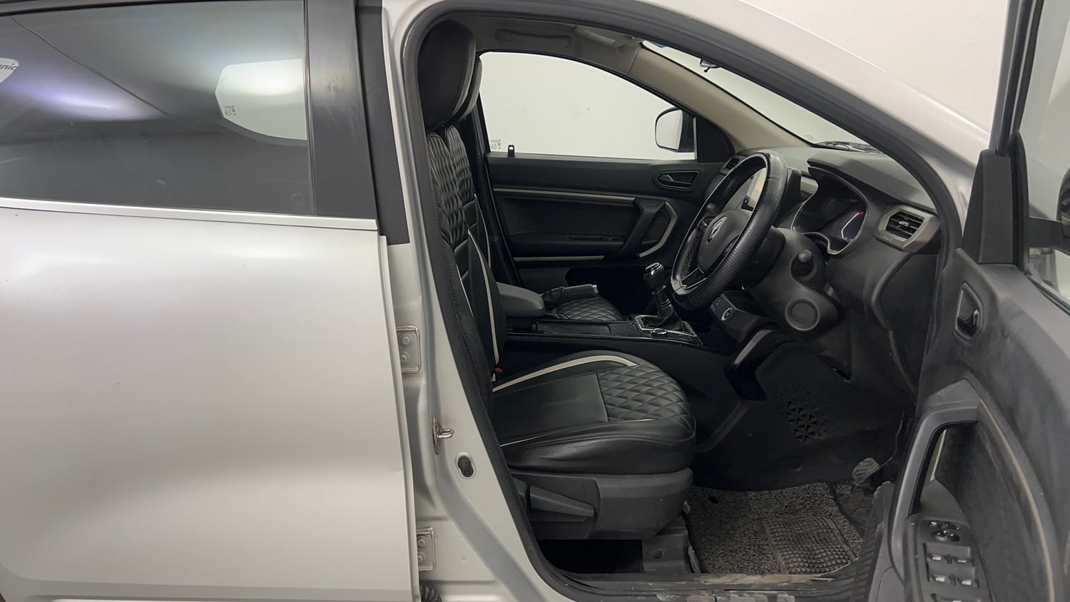 Used 2021 Renault Kiger RXZ MT Petrol Manual interior RIGHT SIDE FRONT DOOR CABIN VIEW